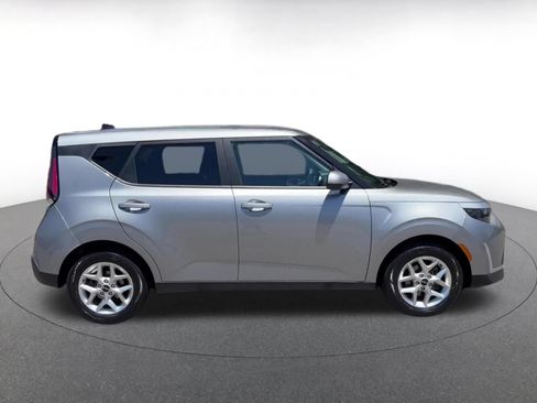 Used 2025 Kia Soul LX w/ LX Technology Package FWD image 16
