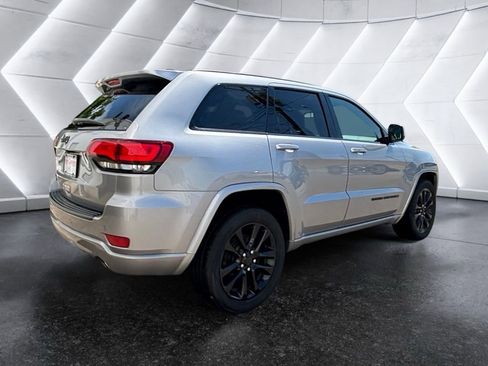 Used 2020 Jeep Grand Cherokee Altitude AWD/4WD image 6