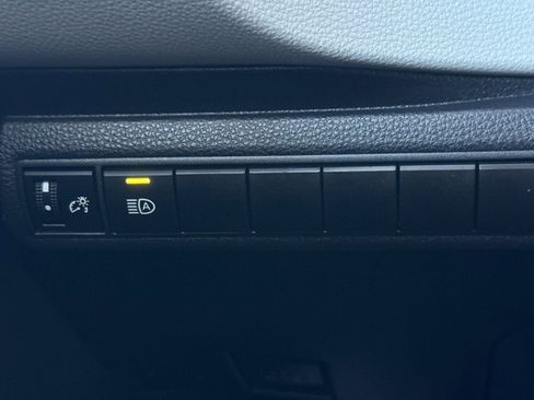 Used 2021 Toyota Corolla LE w/ Carpet Mat Package (TMS) image 29