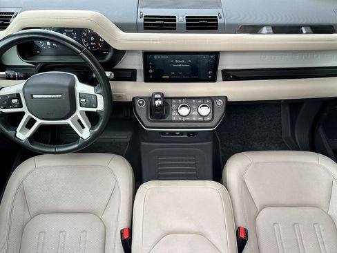 Used 2021 Land Rover Defender 90 First Edition image 27
