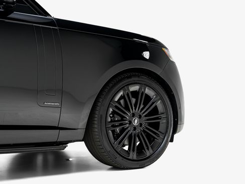 Used 2025 Land Rover Range Rover Long Wheelbase Autobiography AWD/4WD image 16