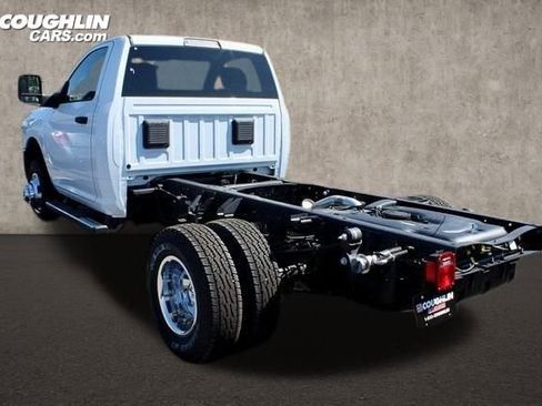 New 2024 RAM 3500 Tradesman w/ Chrome Appearance Group image 9