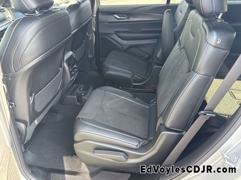 Used 2025 Jeep Grand Cherokee L Altitude image 28