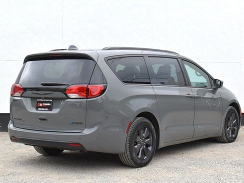 Used 2020 Chrysler Pacifica Limited w/ S Appearance Package FWD image 5