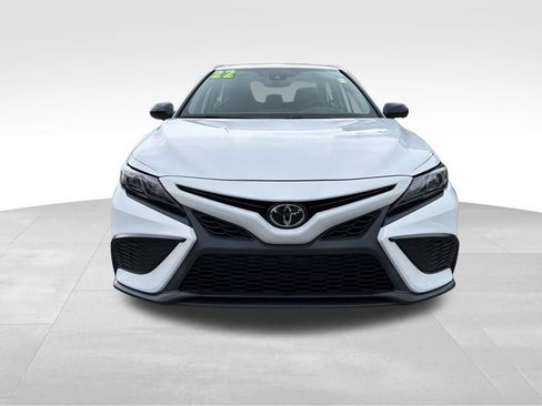 Used 2022 Toyota Camry SE w/ Convenience Package FWD image 2