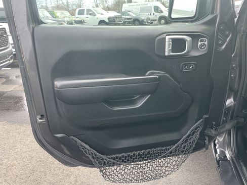 Used 2018 Jeep Wrangler Unlimited Sport S image 34