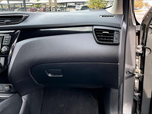 Used 2020 Nissan Rogue Sport SV image 19