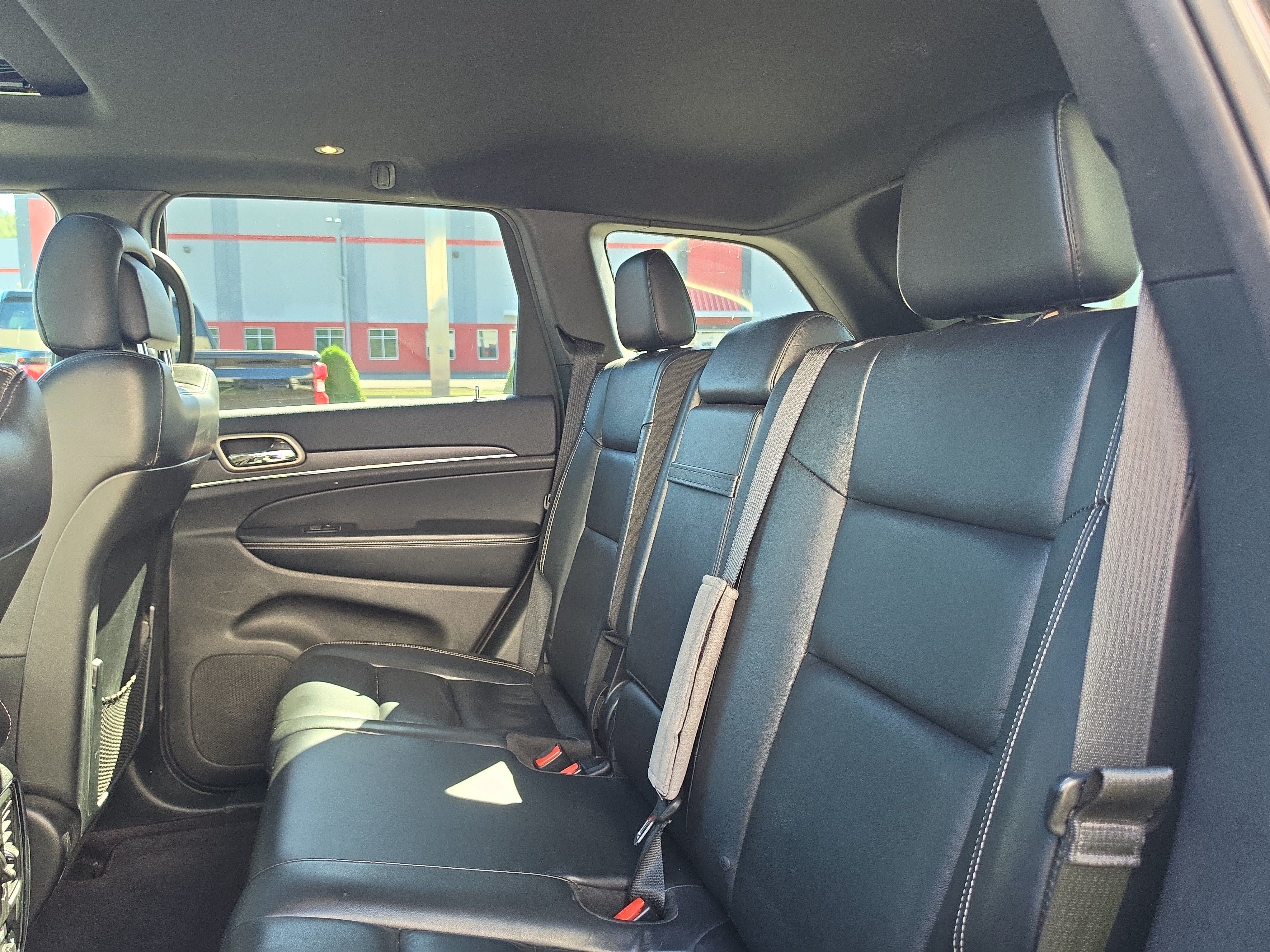Used 2017 Jeep Grand Cherokee Limited AWD/4WD image 14