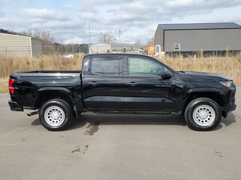Used 2024 Chevrolet Colorado W/T image 2
