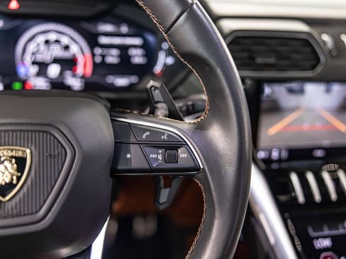 Used 2020 Lamborghini Urus AWD/4WD image 24