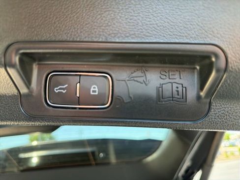 Used 2024 Ford Explorer XLT w/ Equipment Group 202A AWD/4WD image 41
