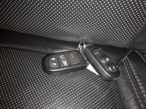 Used 2019 Jeep Cherokee Limited AWD/4WD image 16