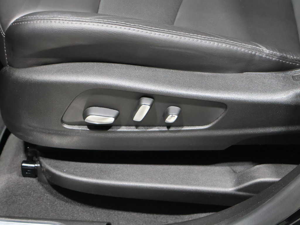 Used 2025 Cadillac XT5 Premium Luxury AWD/4WD image 11