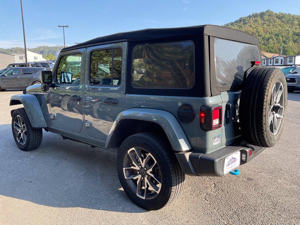 Used 2024 Jeep Wrangler Unlimited w/ Convenience Group AWD/4WD image 4