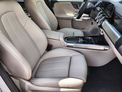 Certified 2025 Mercedes-Benz GLB 250 4MATIC image 22