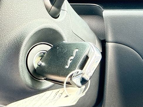 New 2025 Kia Niro LX image 9