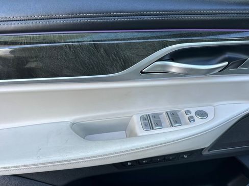 Used 2022 BMW ALPINA B7 xDrive w/ Luxury Rear Seating Package AWD/4WD image 10
