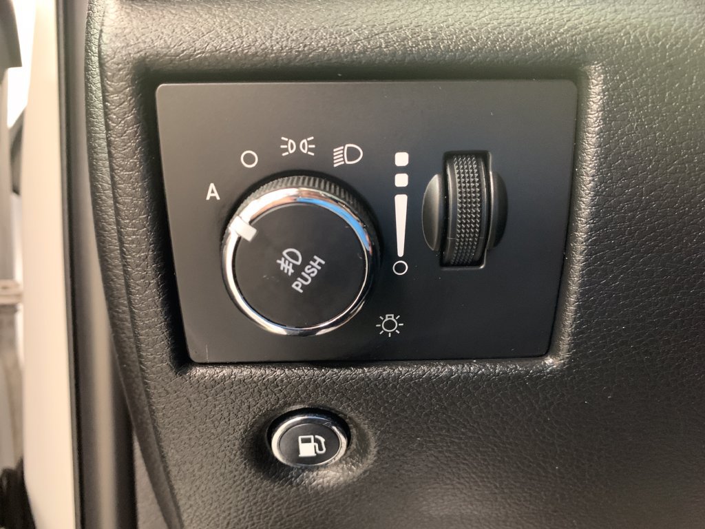 Used 2018 Jeep Grand Cherokee Altitude AWD/4WD image 25