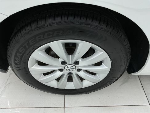 Used 2019 Volkswagen Beetle 2.0T S FWD image 41