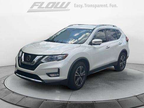Used 2019 Nissan Rogue SV w/ Premium Package FWD image 4