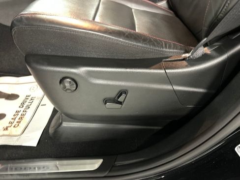 Used 2025 Dodge Durango GT image 13