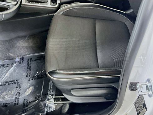 Used 2023 Hyundai Venue Limited FWD image 19