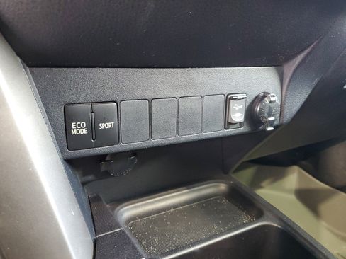 Used 2018 Toyota RAV4 XLE w/ Plus Extra Value Package FWD image 28