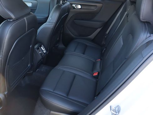 Used 2025 Volvo XC40 B5 Core image 31