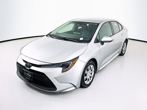 Used 2024 Toyota Corolla LE FWD image 3