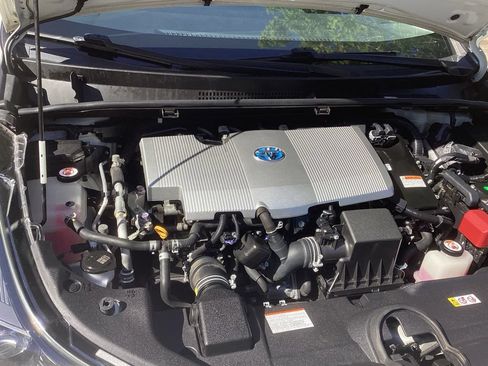 Used 2020 Toyota Prius LE AWD/4WD image 19