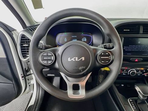 Used 2025 Kia Soul LX FWD image 12