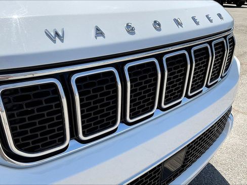 Used 2024 Jeep Wagoneer L Series II RWD image 30