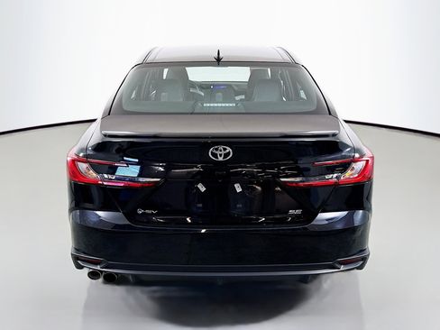 Used 2025 Toyota Camry SE image 6