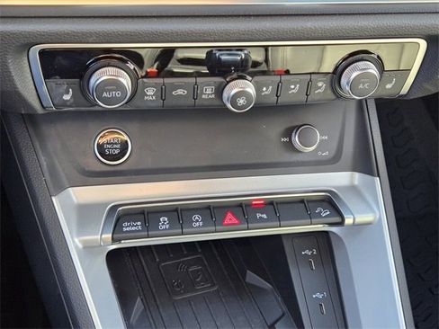 Used 2024 Audi Q3 2.0T Premium w/ Convenience Package image 24