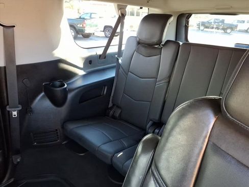 Used 2019 Cadillac Escalade ESV Premium Luxury image 15