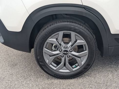 Certified 2026 Kia Seltos LX FWD image 11