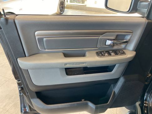 Used 2019 RAM 1500 Classic SLT image 17