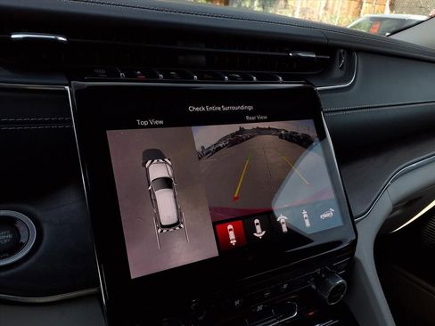 Used 2022 Jeep Grand Cherokee Overland w/ Advanced Protech Group III image 7