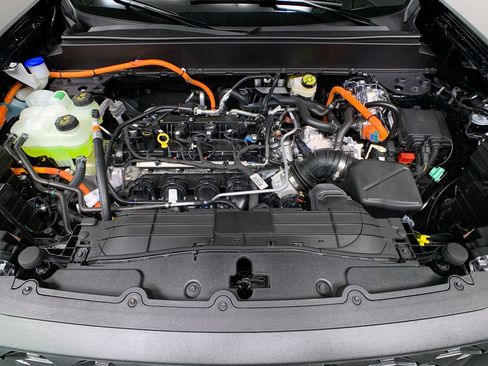 New 2025 Ford Maverick XL image 32