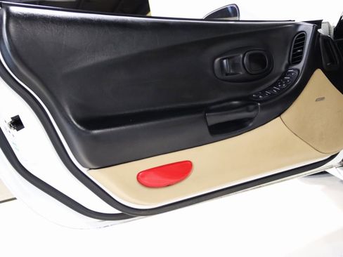 Used 2004 Chevrolet Corvette w/ Preferred Equipment Group image 31