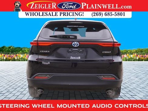 Used 2022 Toyota Venza LE image 4