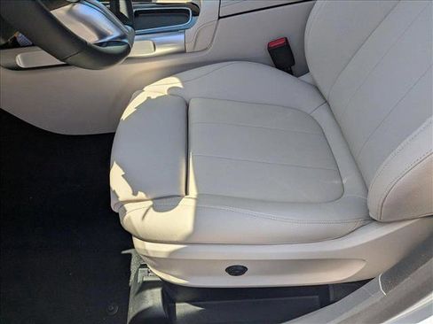 New 2025 Mercedes-Benz GLB 250 image 4