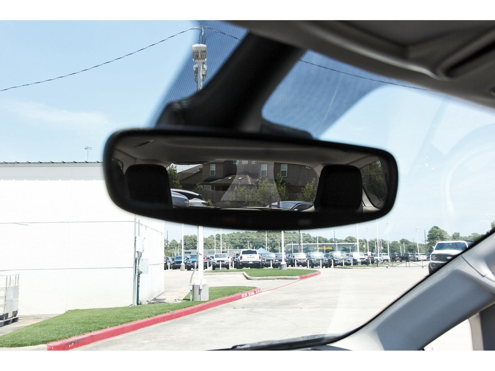 Used 2023 Chrysler Pacifica Limited FWD image 23