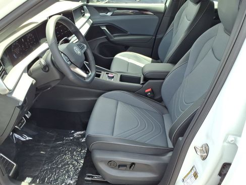 New 2026 Volkswagen Tiguan SE R-Line FWD image 11