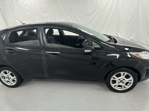 Used 2013 Ford Fiesta SE image 2