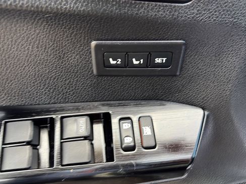 Used 2018 Toyota RAV4 Limited image 12