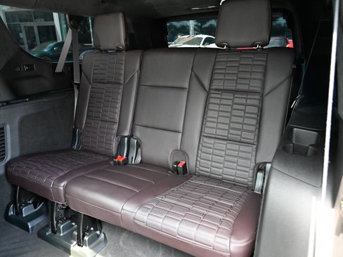 Used 2023 Cadillac Escalade ESV Sport Platinum w/ LPO, ONYX Package AWD/4WD image 39
