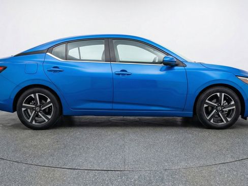 Used 2025 Nissan Sentra SV FWD image 11