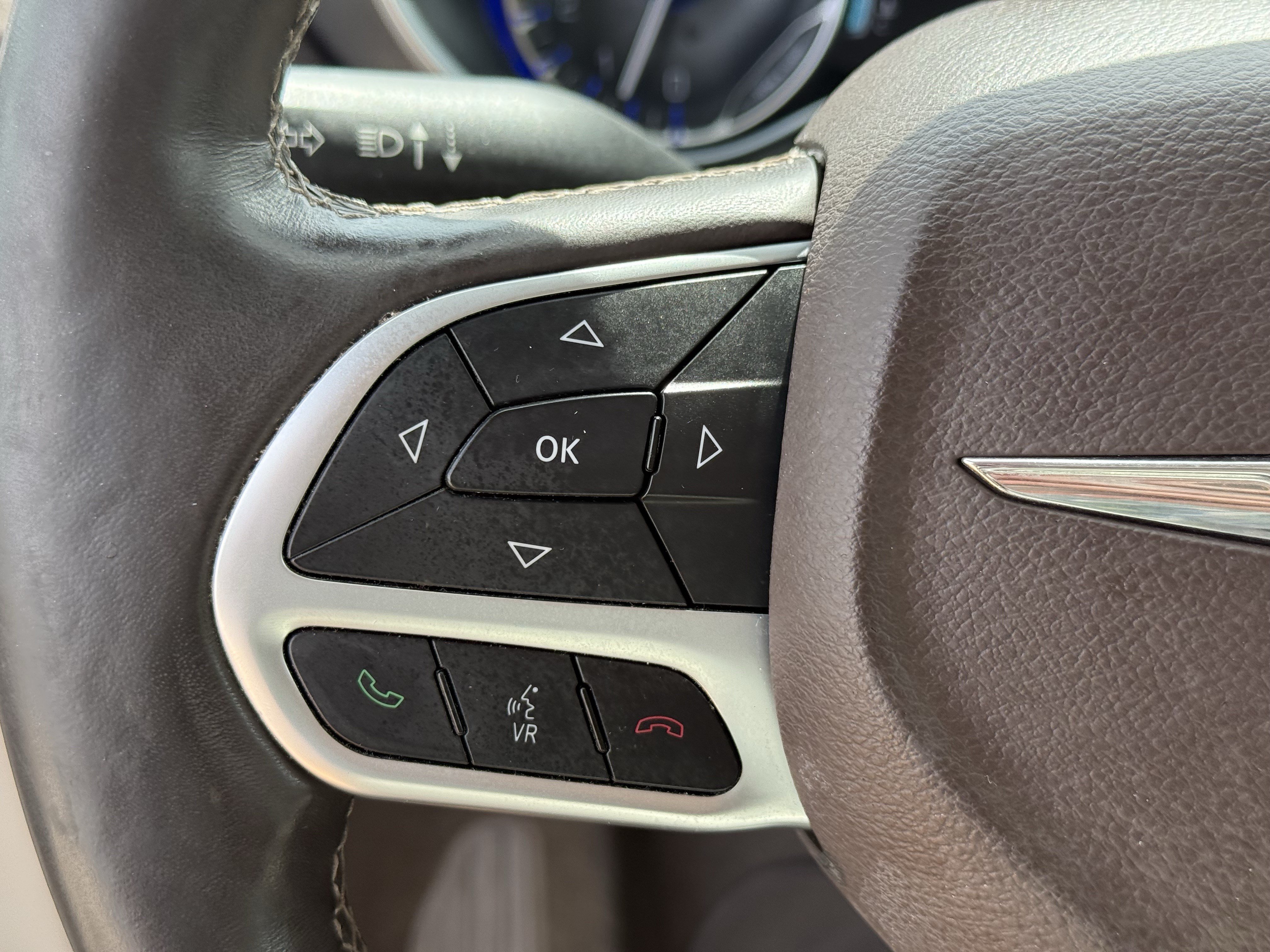 Used 2017 Chrysler Pacifica Touring-L Plus FWD image 17