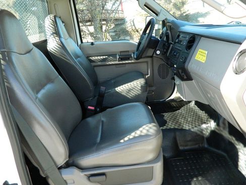 Used 2009 Ford F550 2WD Regular Cab Super Duty image 15